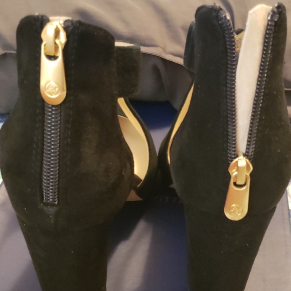 Adrienne Vittadini Suede Shootie. - Picture 3 of 7